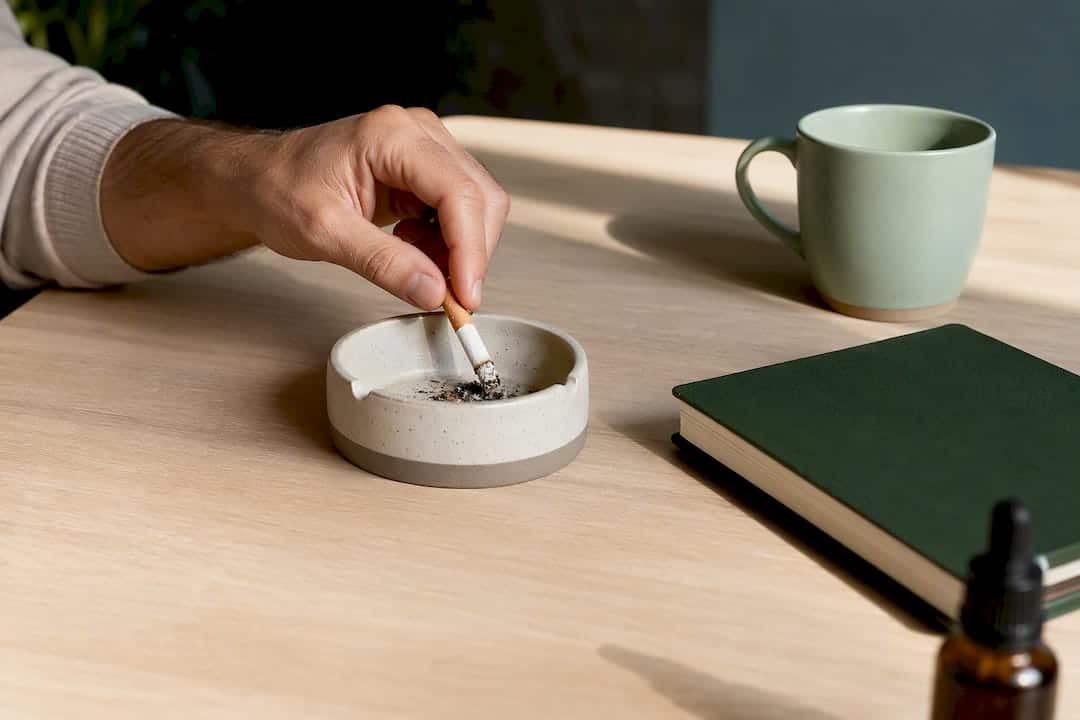 Cigarette éteinte et soutien avec du CBD