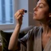 Consommer du CBD lors d'un moment de détente